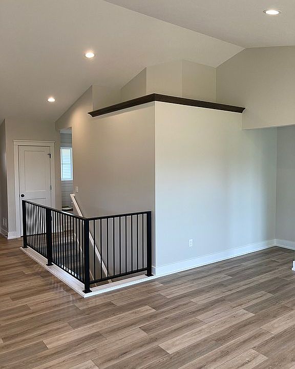 2nd image of 4464 Riverbluff Trl
