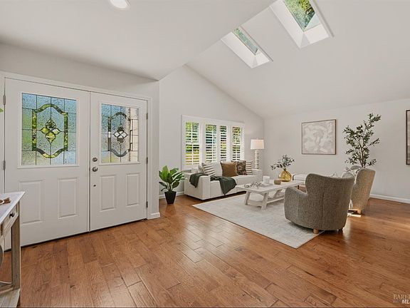 4th image of 1076 Stonybrook Drive