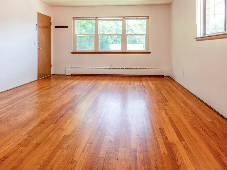 1313-03 Ruskin | Living Room