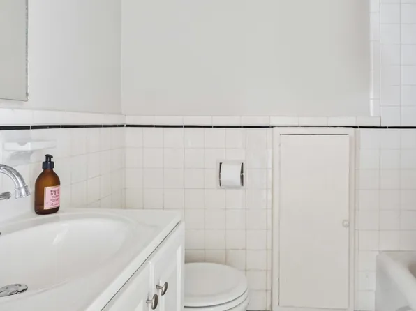 414 East 52nd Street 2A image 15 of 15