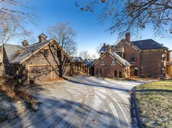 1295 Prairie St, Dubuque, IA 52001