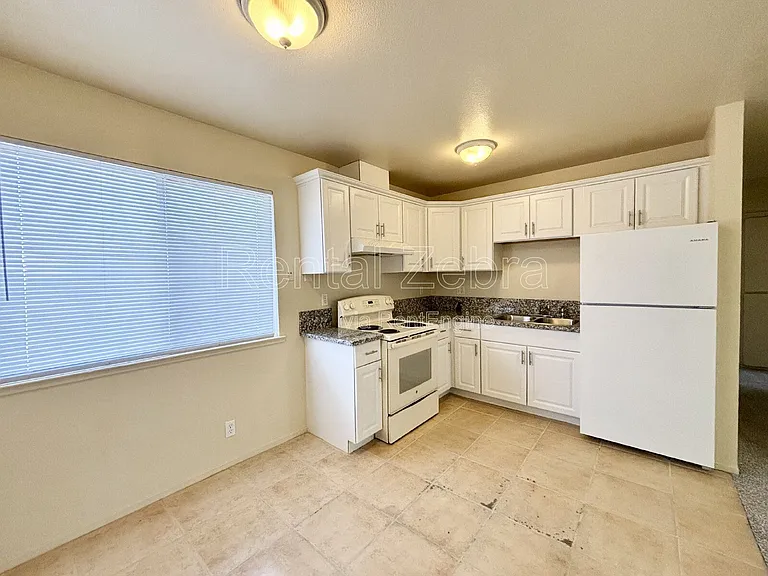 563 W 12th St #561 — Photo 4