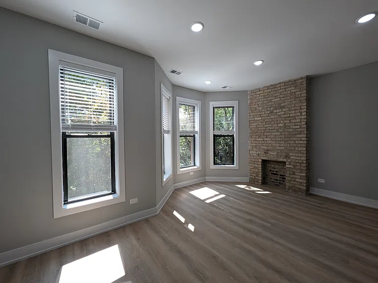 W Belden Ave — Photo 8