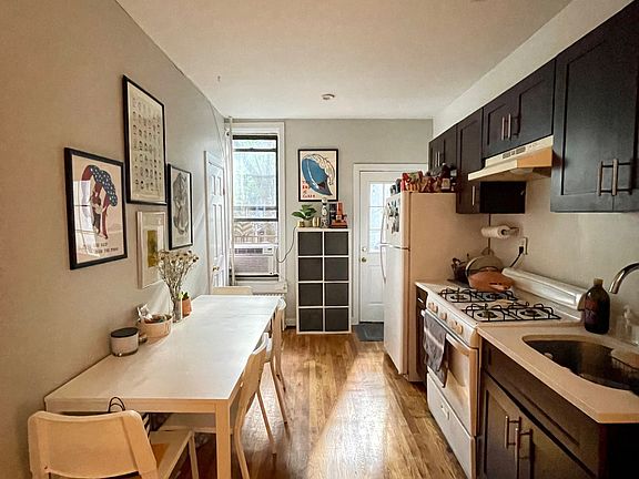 2nd image of 696 Sackett St APT 1R