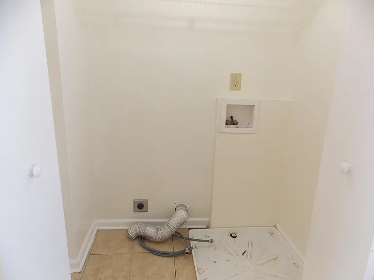 316 S Washington St — Photo 5