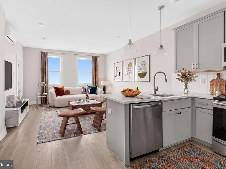5230 Walnut St #5R — Photo 1