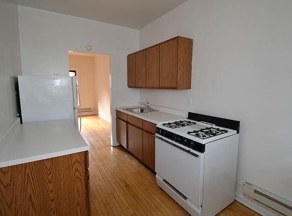 4th image of 821 W Waveland Ave APT 2N