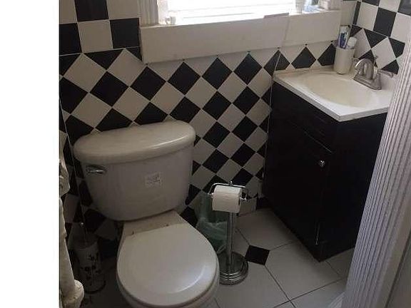 3rd image of 17XX Mount Vernon St #3