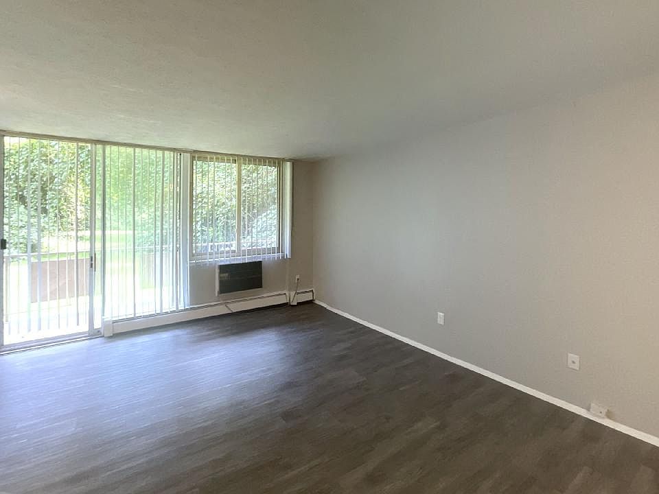 1 Bedroom 1 Bath Living Room