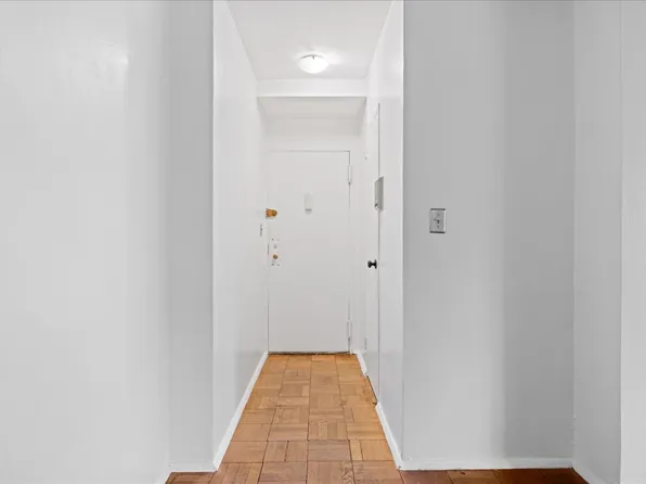 477 Fdr Drive image 2 of 19