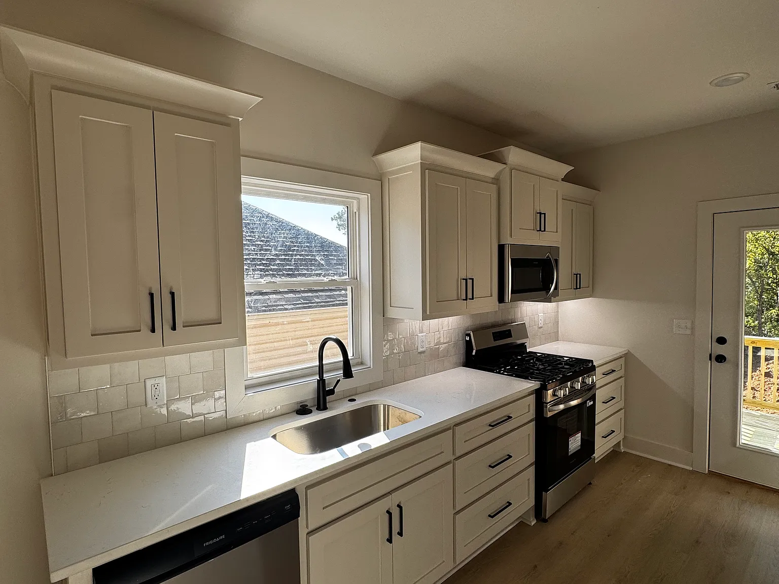 3 bed, 1650 sqft, $2,500 — Photo 3