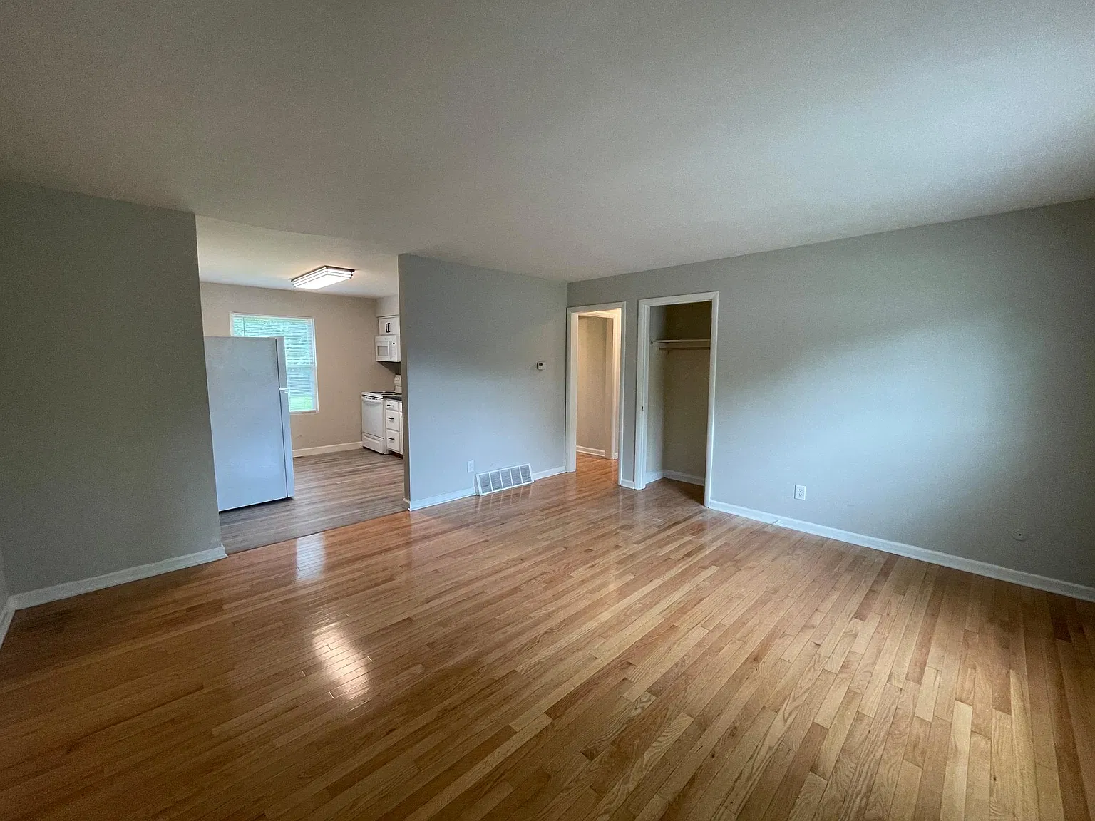 495 Rosslyn Ave — Photo 3
