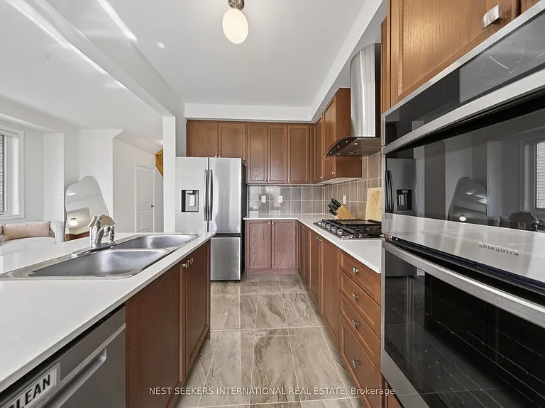 110 Hartington St — Photo 8