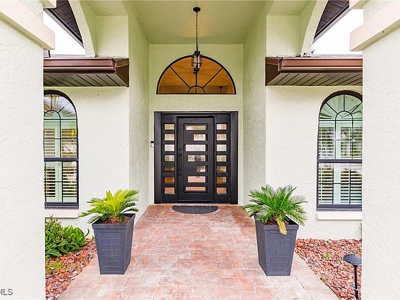 4th image of 607 SW 57th St
