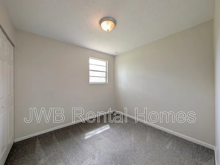 835 E Union St — Photo 6