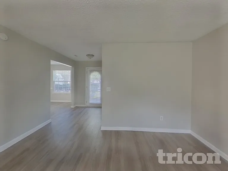 464 Berkshire Pl — Photo 2