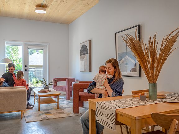 5th image of 2785 SE Belmont St #105