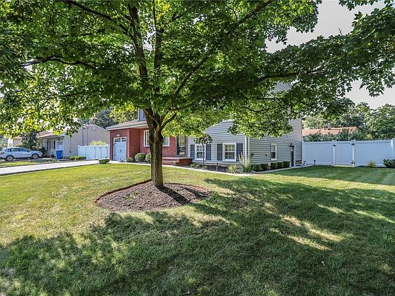 2nd image of 314 Rivercrest Dr