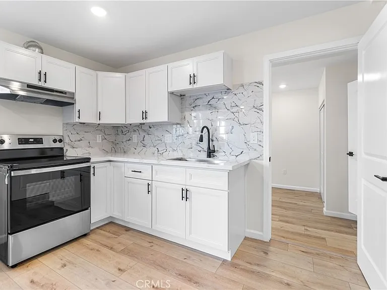 523 W 12th St #5 — Photo 5