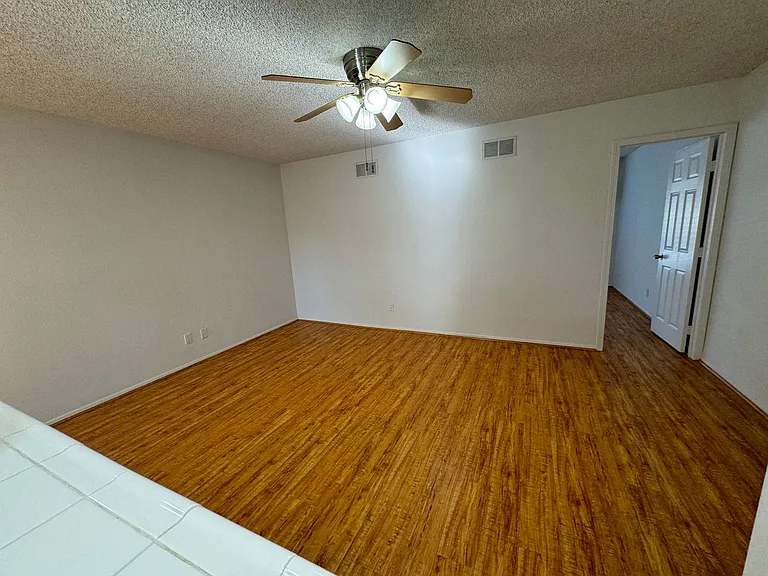 6736 Cleon Ave — Photo 47