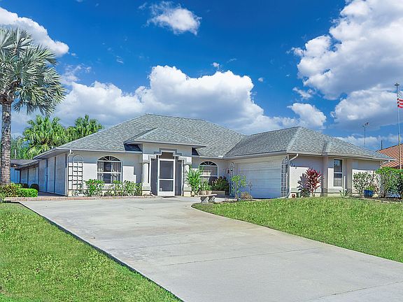 5th image of 1149 SE Cambridge Drive