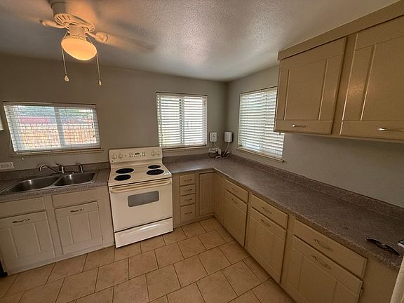 3rd image of 3068 S Cherokee St APT 3