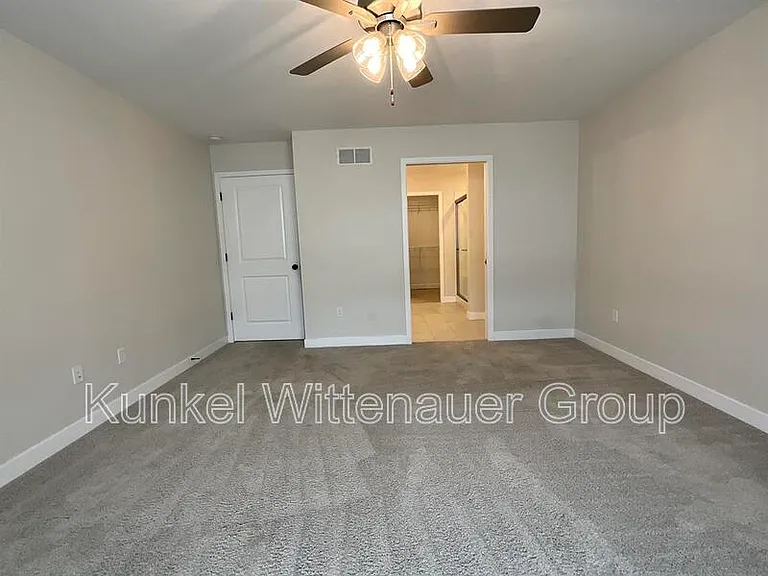 808 Applewood Creek Dr — Photo 20