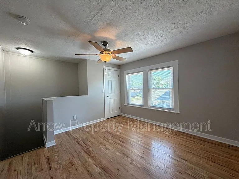724 N 30th St — Photo 14