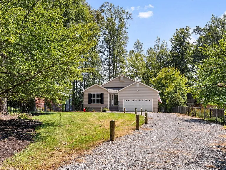 686 Lake Caroline Dr — Photo 1