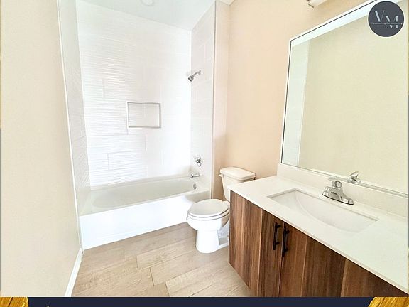 5th image of 3105 W Driftwood Ln #1