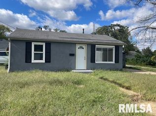 1301 Hoff St, Pekin, IL 61554