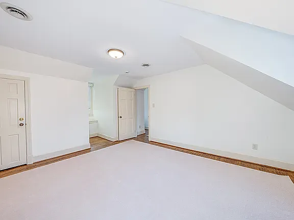 4 bed, 4900 sqft, $4,950 — Photo 3