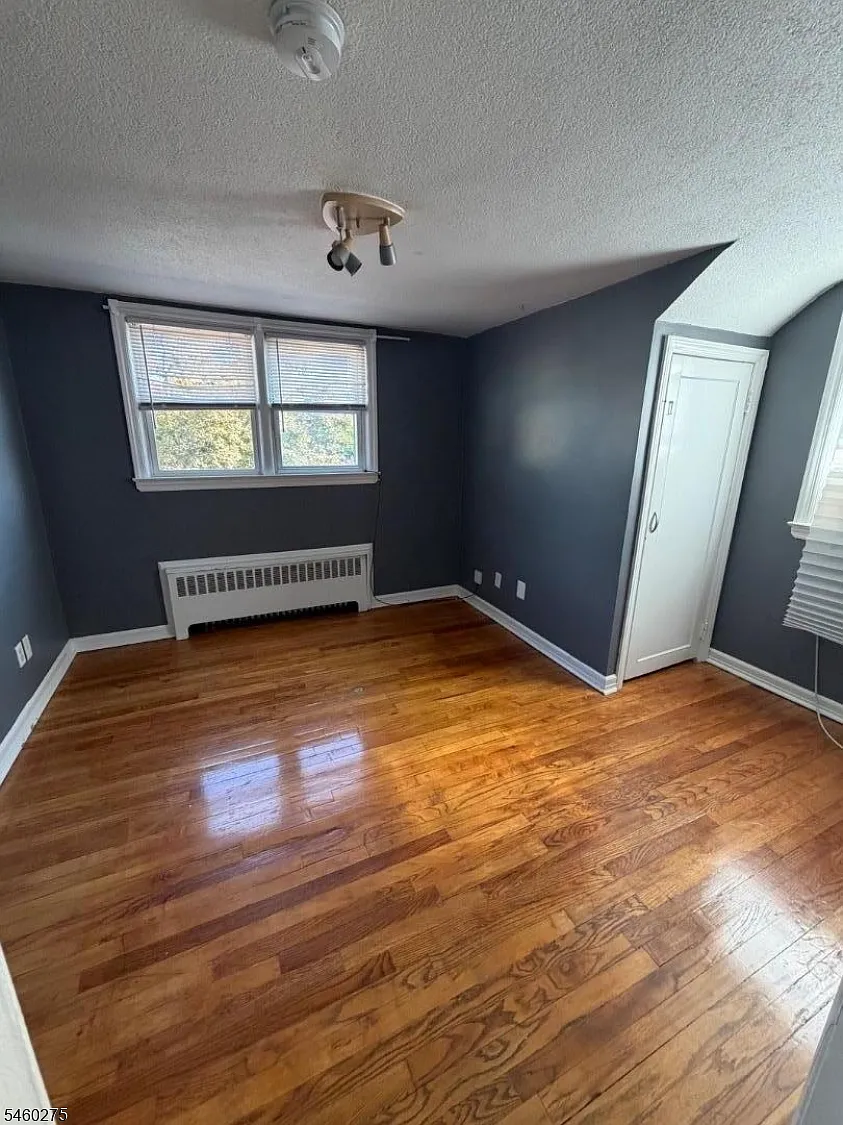 2 bed, 1.0 bath, $1,800 — Photo 2