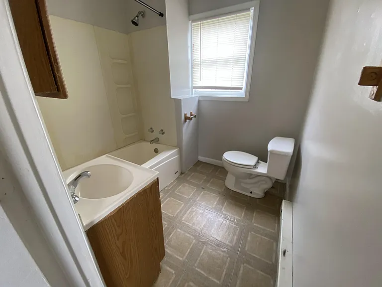112 E 4th St #112 — Photo 8