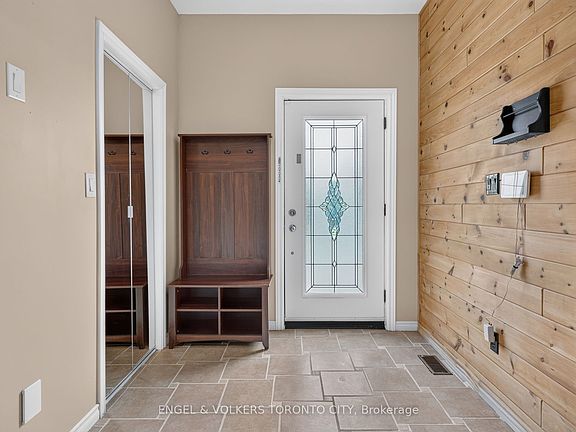 4th image of 774 Churchill Ln