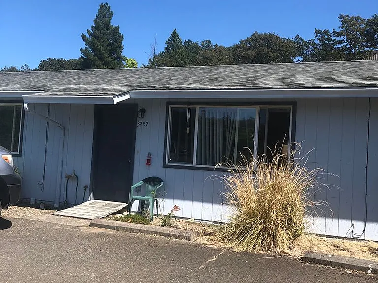 3259 Johnson St — Photo 1