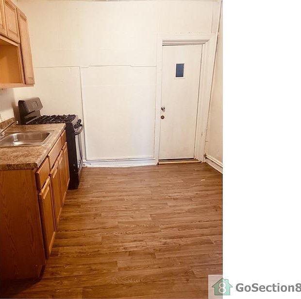 2nd image of 3147 Fontain St