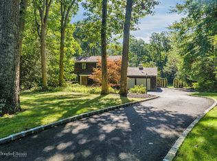 30 Arista Dr, Dix Hills, NY 11746