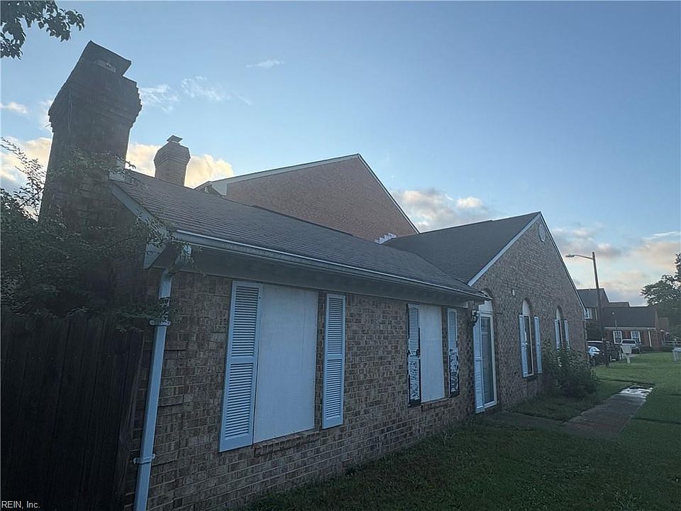 2nd image of 4814 Deming Ct