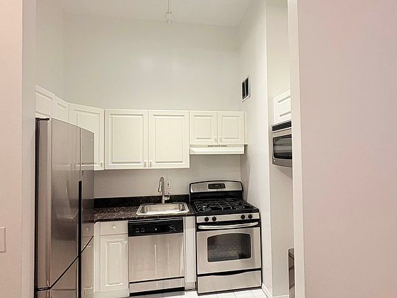 3rd image of 80 Varick St APT 4D