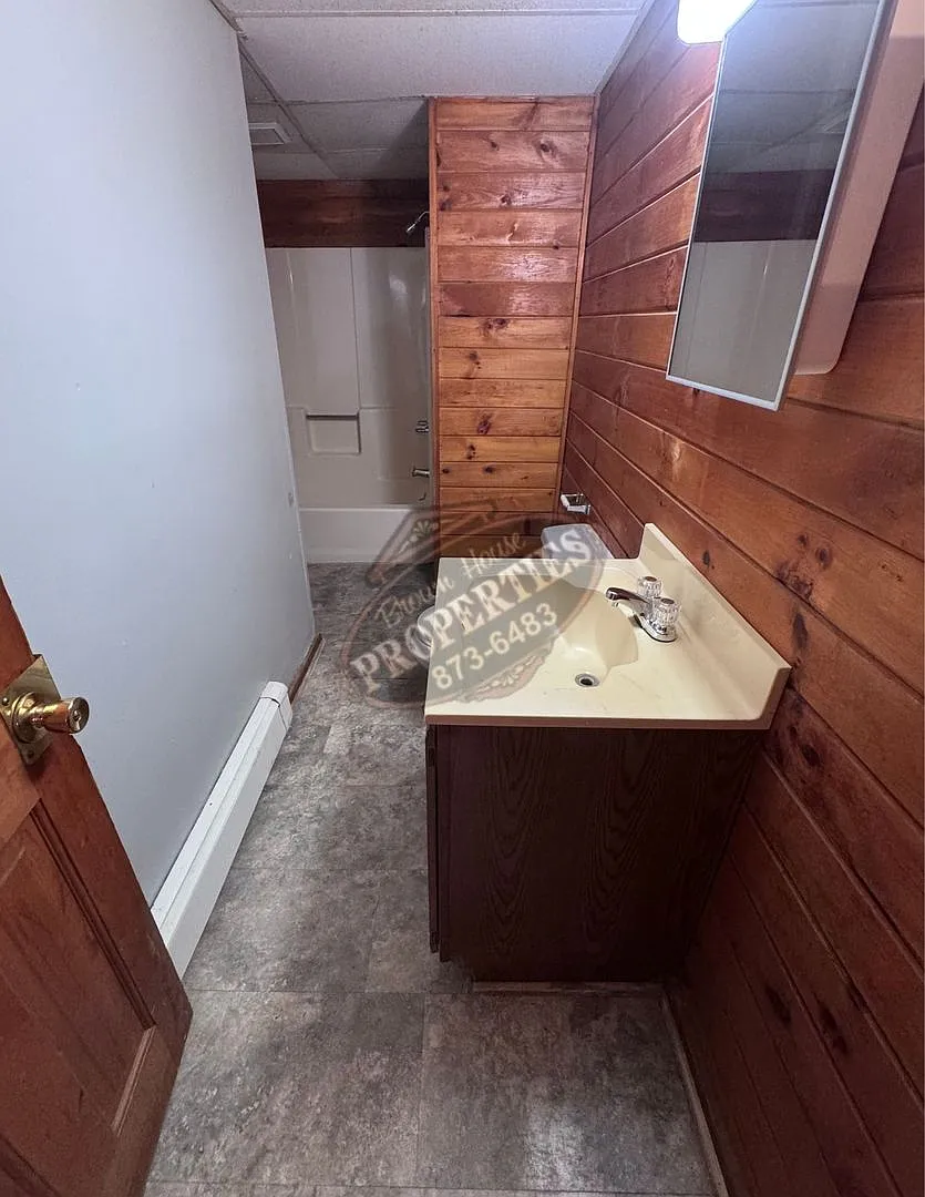 11 Center — Photo 2