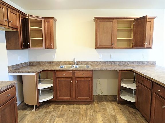 5th image of 216 Red Fern Dr
