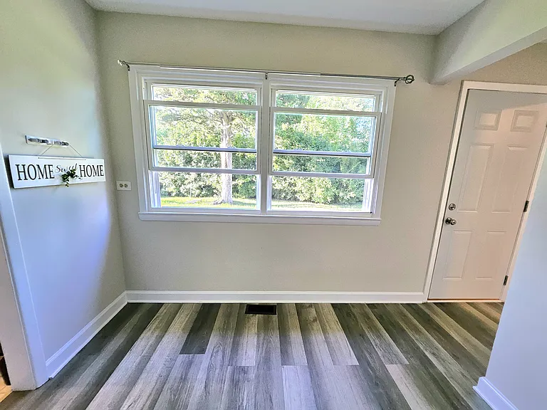 220 Kingman Ln — Photo 5
