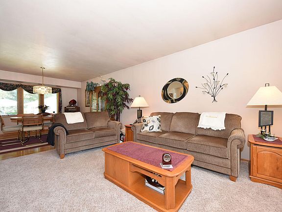 2nd image of 122 W Juniper Dr
