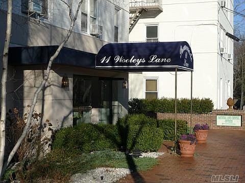 11 Wooleys Ln Great Neck NY | Zillow