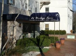 11 Wooleys Ln, Great Neck, NY 11023