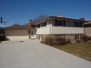 830 Ruskin Ct, Schaumburg, IL 60193