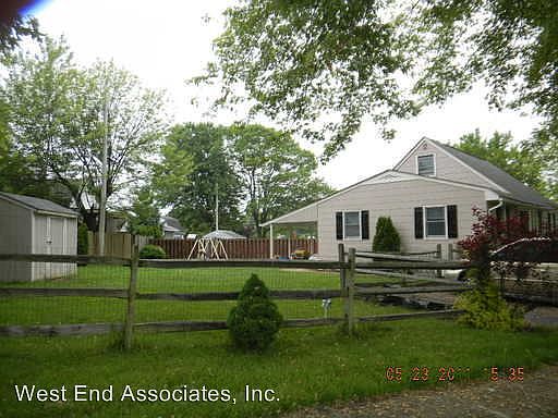 2nd image of 550 Magnolia Rd