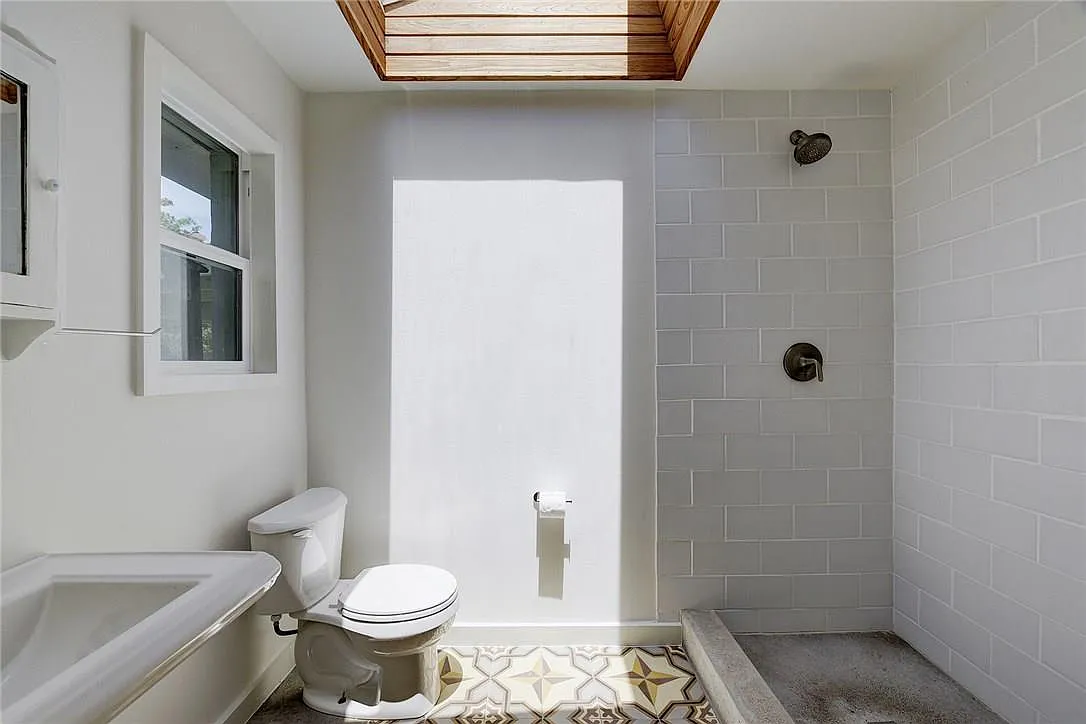 3 bed, 2.0 bath, 1468 sqft, $3,000 — Photo 3