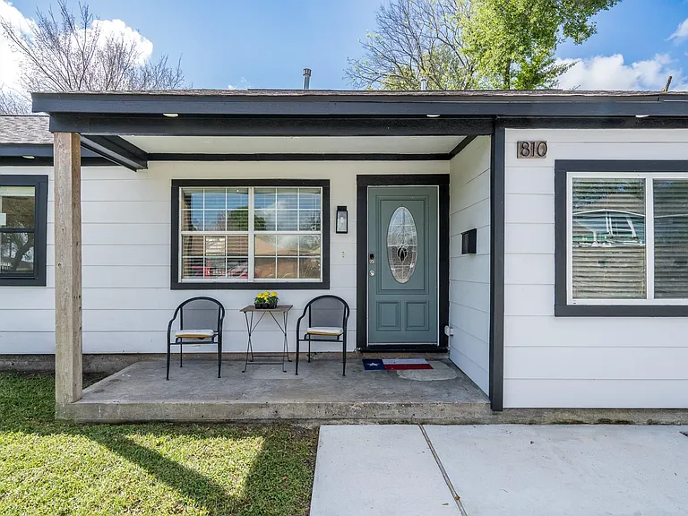 810 Jerry St — Photo 2